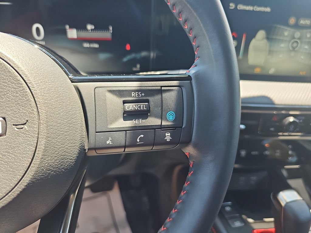 Used 2025 Nissan Kicks SR FWD image 18