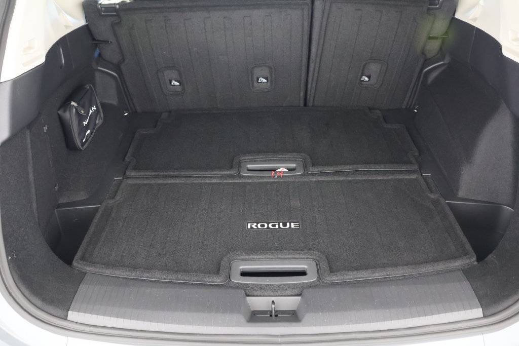 Used 2025 Nissan Rogue SL FWD image 20