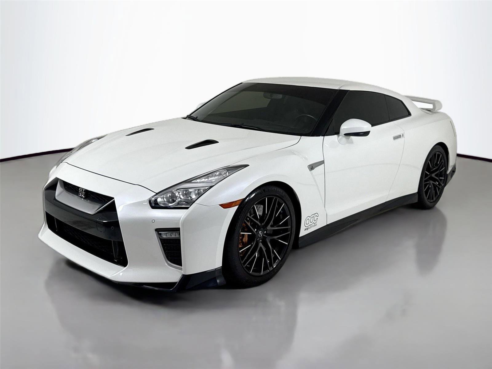 Used 2020 Nissan GT-R Premium image 10