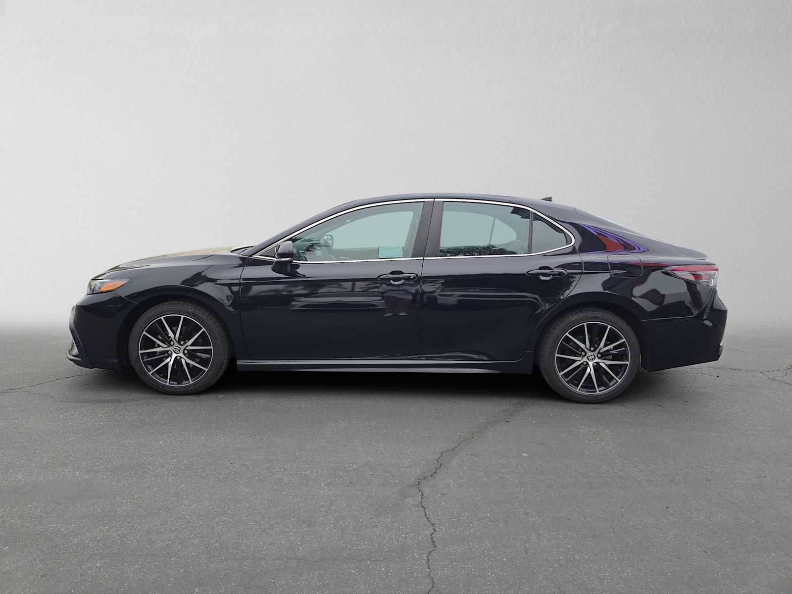 Certified 2024 Toyota Camry SE FWD image 6