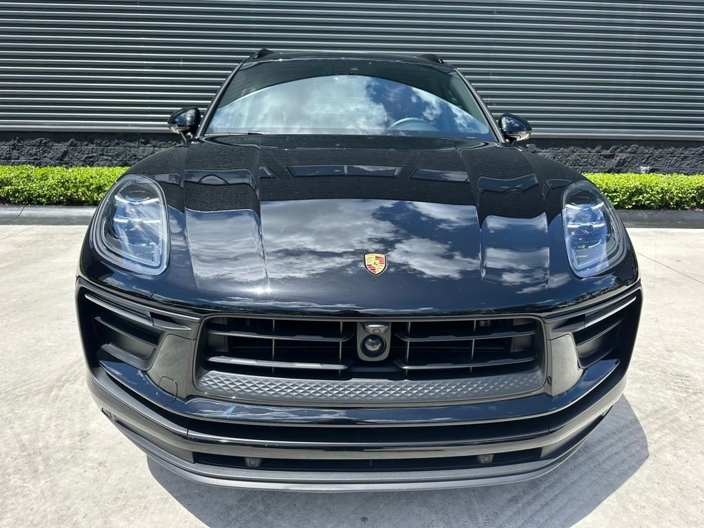 Certified 2023 Porsche Macan AWD/4WD image 8
