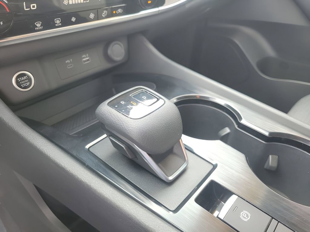 Used 2023 Nissan Rogue SV image 25