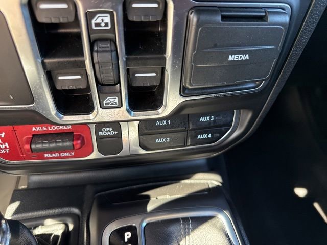Used 2025 Jeep Gladiator Mojave w/ Convenience Group AWD/4WD image 48