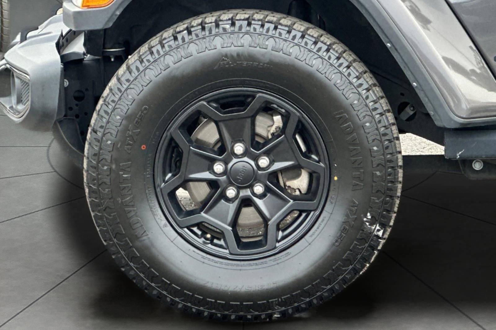 Used 2021 Jeep Gladiator Willys image 25