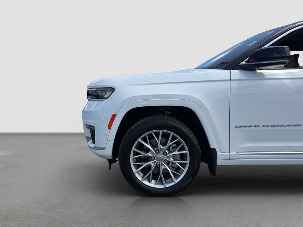 Used 2023 Jeep Grand Cherokee L Summit w/ Advanced Protech Group IV AWD/4WD image 22