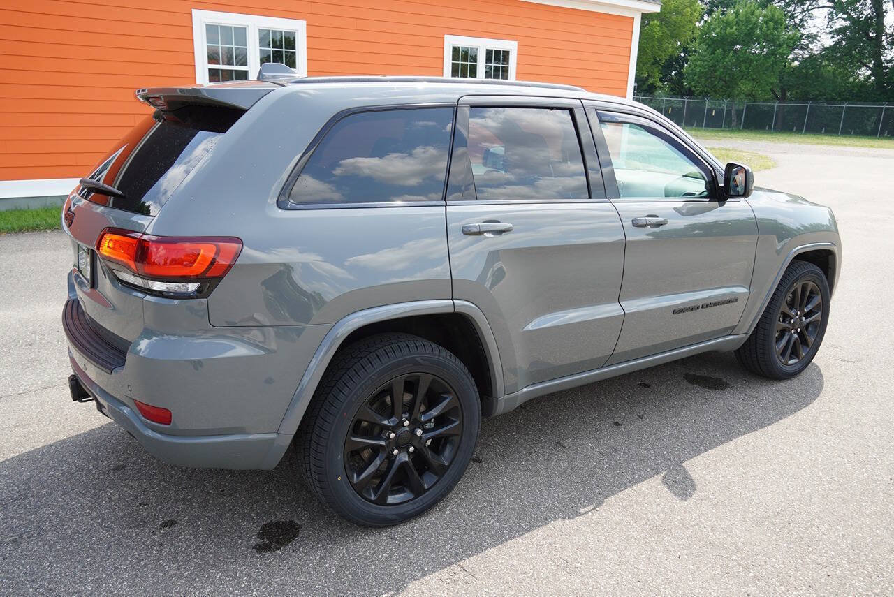 Used 2021 Jeep Grand Cherokee Laredo X AWD/4WD image 10