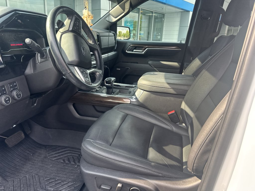 Used 2025 Chevrolet Silverado 1500 LT Trail Boss w/ LT Trail Boss Premium Package AWD/4WD image 9