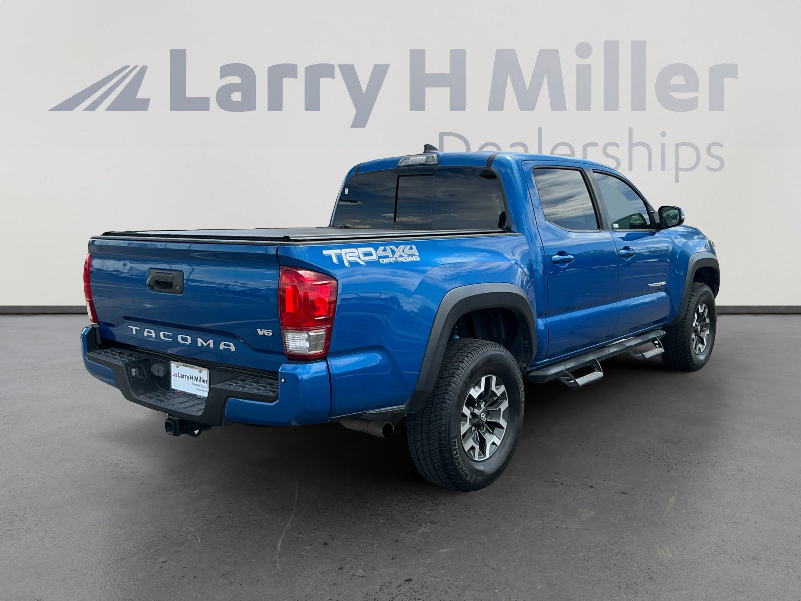 Used 2017 Toyota Tacoma TRD Off-Road image 5