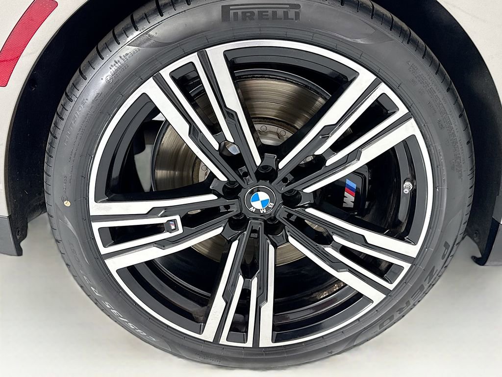 Used 2023 BMW 760i xDrive AWD/4WD image 32