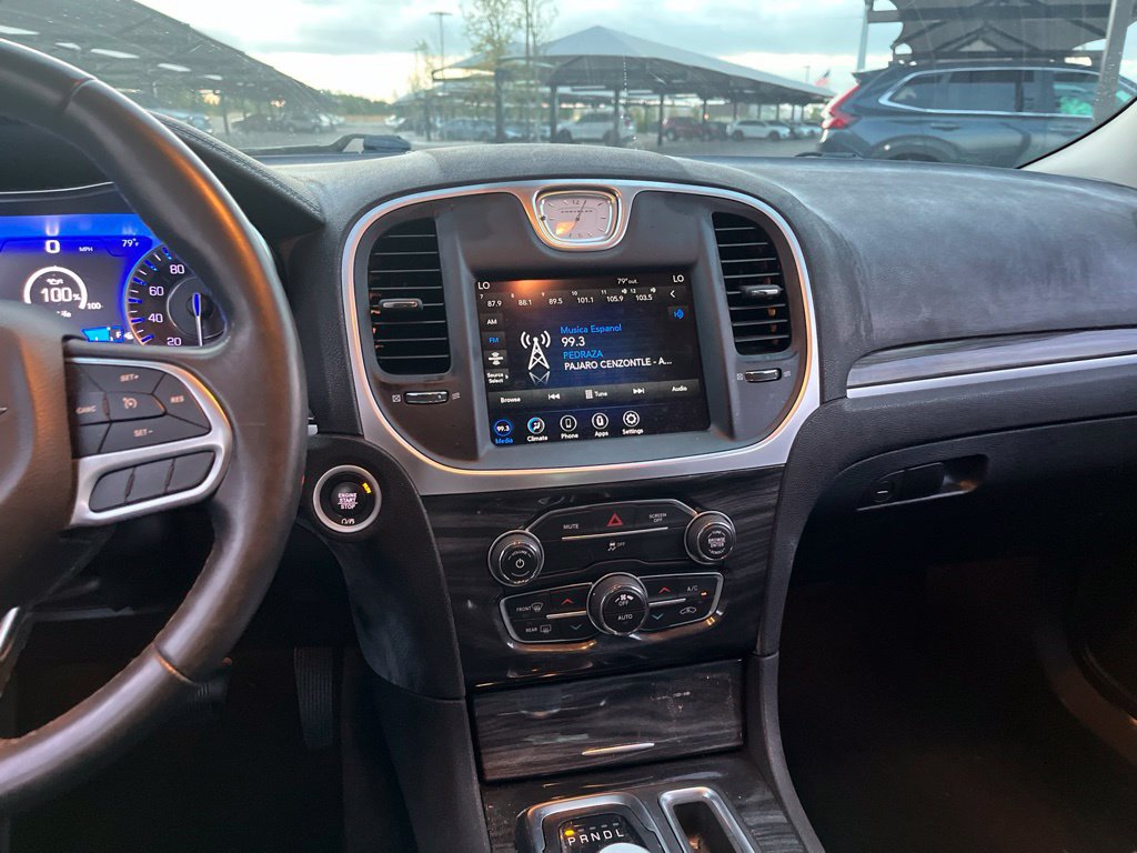 Used 2020 Chrysler 300 Touring w/ Chrome Appearance Package RWD image 16