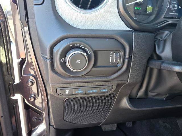 Used 2025 Jeep Wrangler Unlimited Sahara AWD/4WD image 30