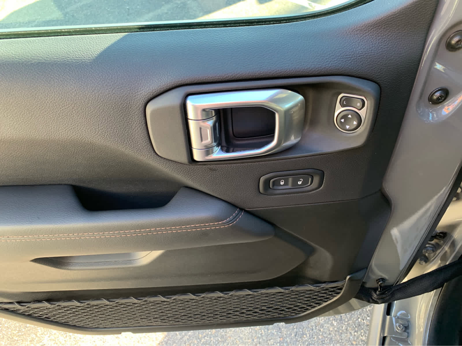 Used 2022 Jeep Wrangler Unlimited Rubicon w/ Trailer Tow Package image 13