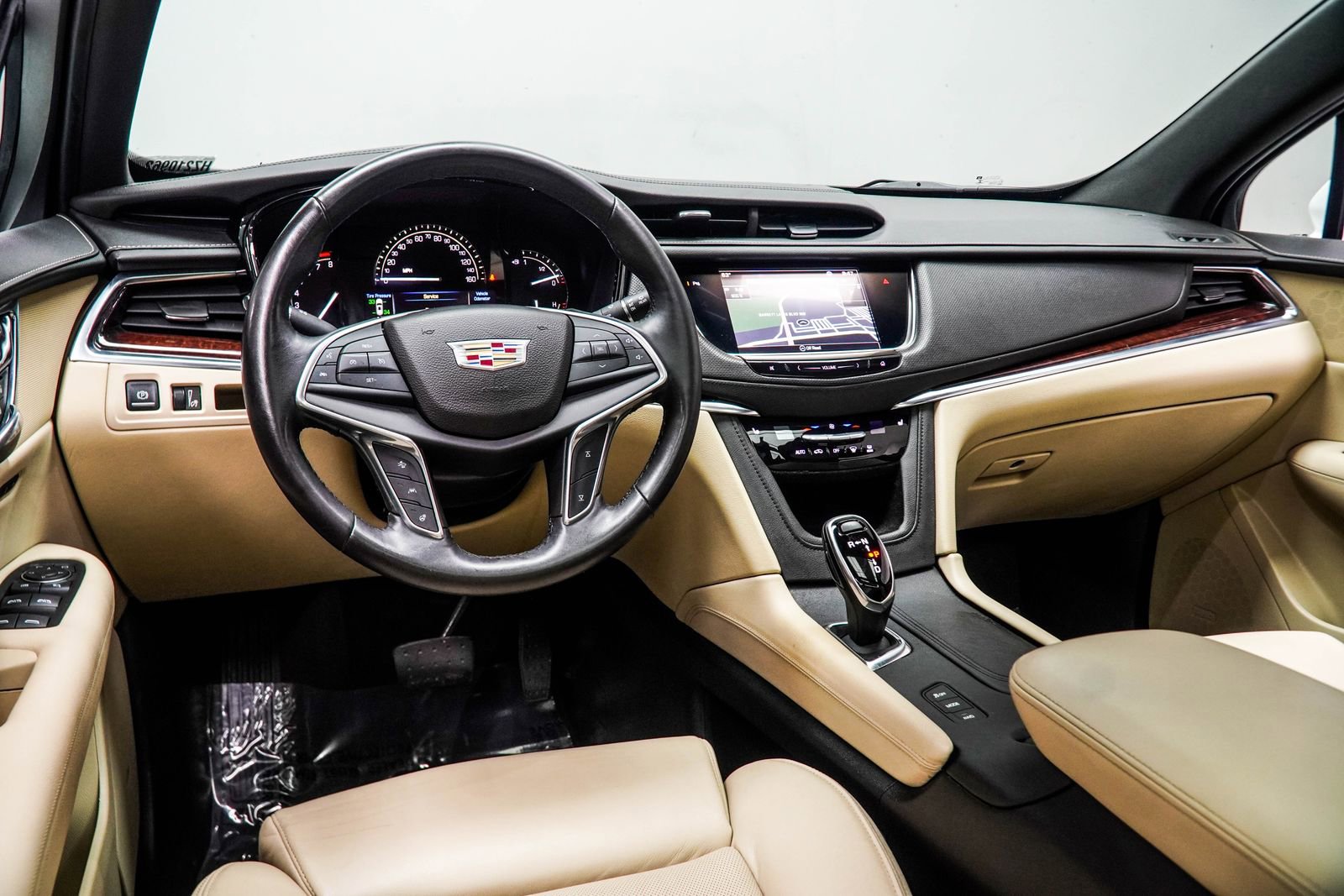 Used 2017 Cadillac XT5 Luxury w/ Driver Awareness Package image 5