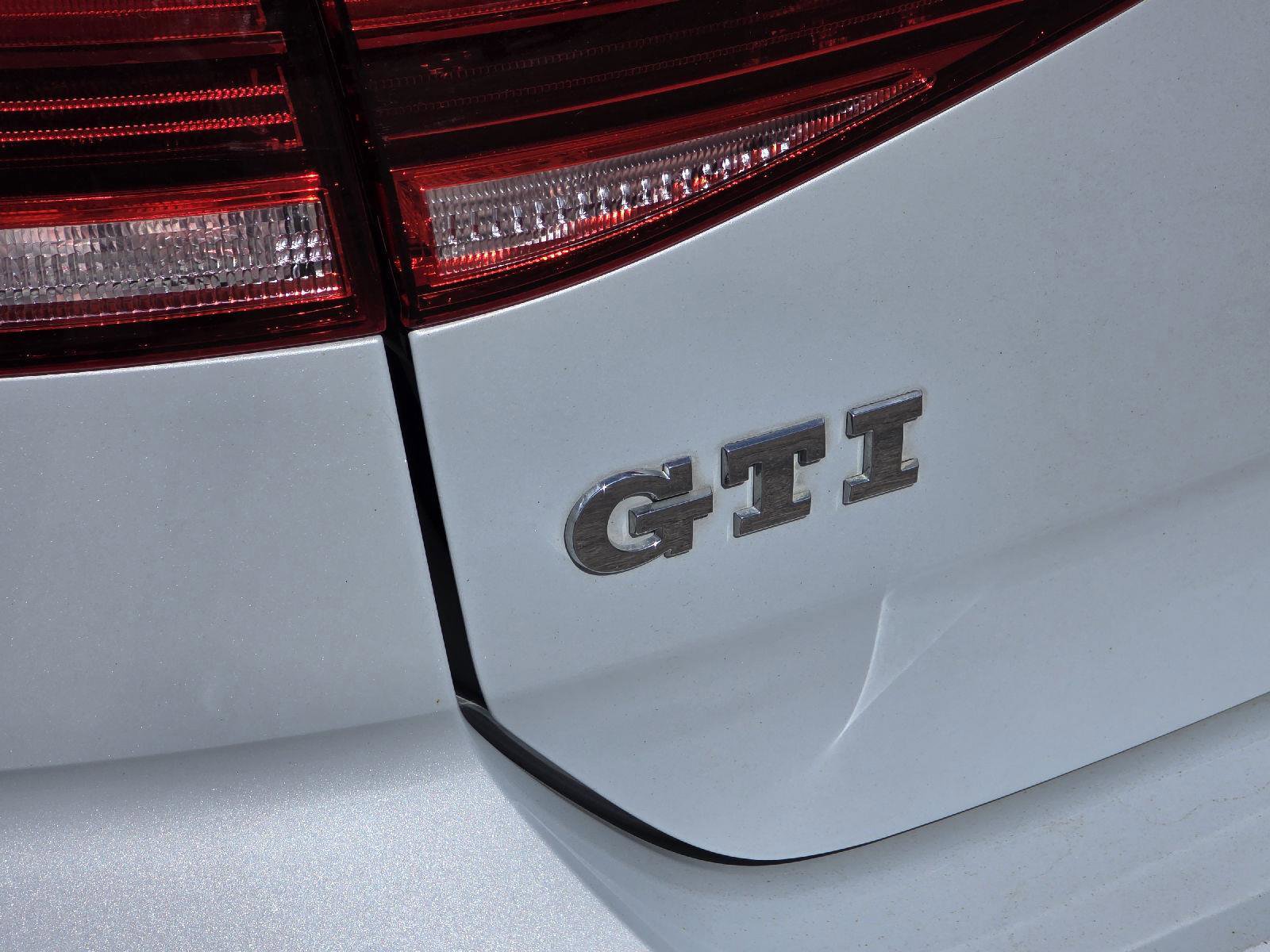 Used 2018 Volkswagen GTI SE w/ SE Leather Package FWD image 41