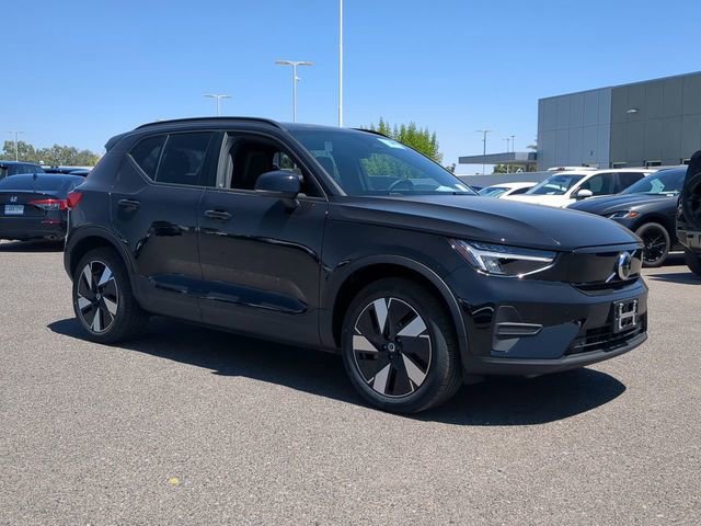 New 2025 Volvo EX40 Core w/ Climate Package image 4