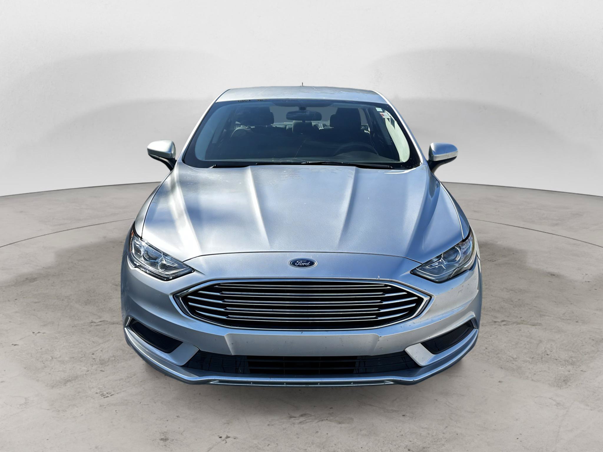 Used 2018 Ford Fusion SE FWD image 2