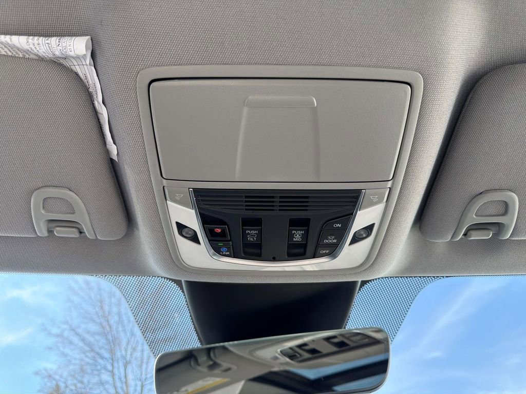 Used 2023 Acura MDX SH-AWD w/ Technology Package image 23