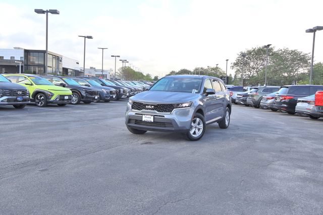 Used 2023 Kia Sorento LX AWD/4WD image 2