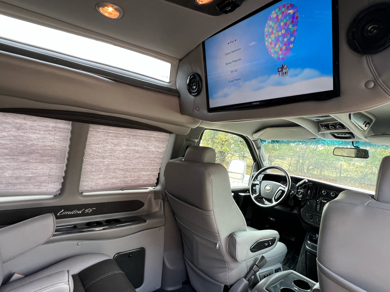 Used 2018 Chevrolet Express 2500 w/ Enhanced Convenience Package image 34