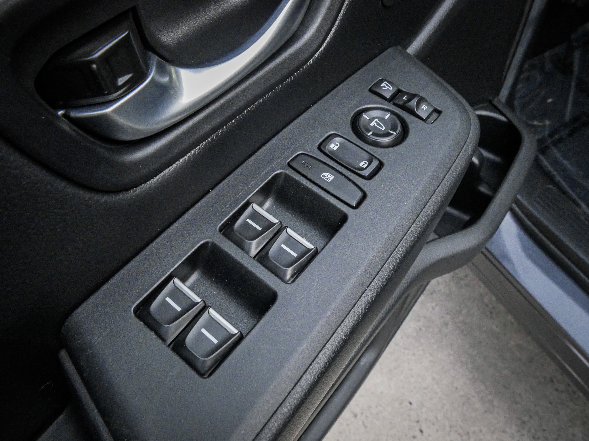 Certified 2025 Honda Pilot Black Edition image 15