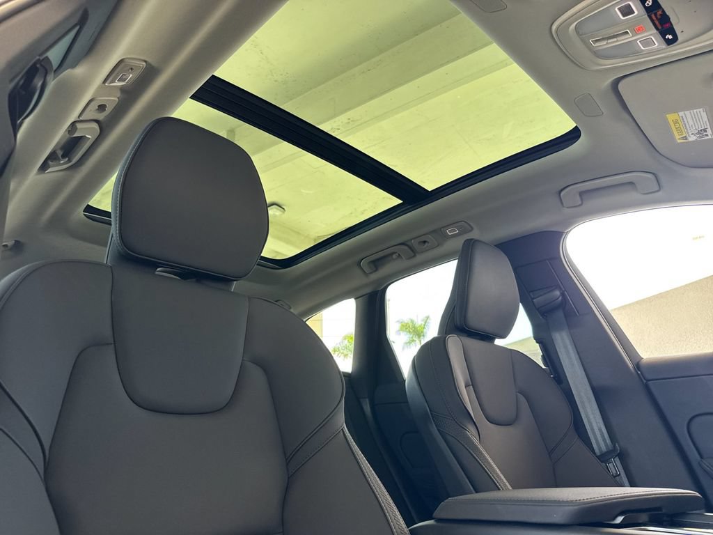 New 2026 Volvo XC60 B5 Core AWD/4WD image 16