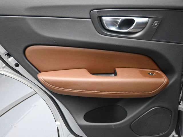Used 2023 Volvo XC60 B5 Ultimate w/ Protection Package Premier image 23