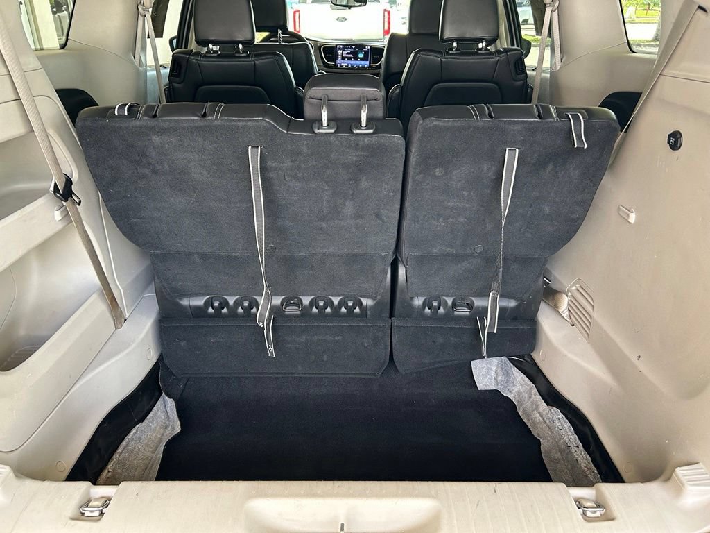 Used 2024 Chrysler Pacifica Touring-L FWD image 31