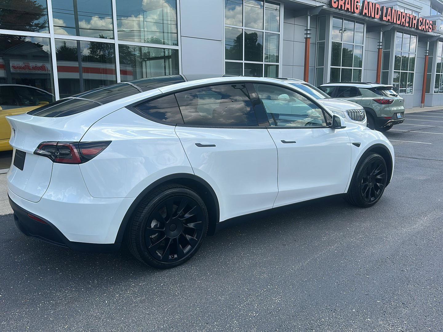 Used 2024 Tesla Model Y Long Range RWD image 3