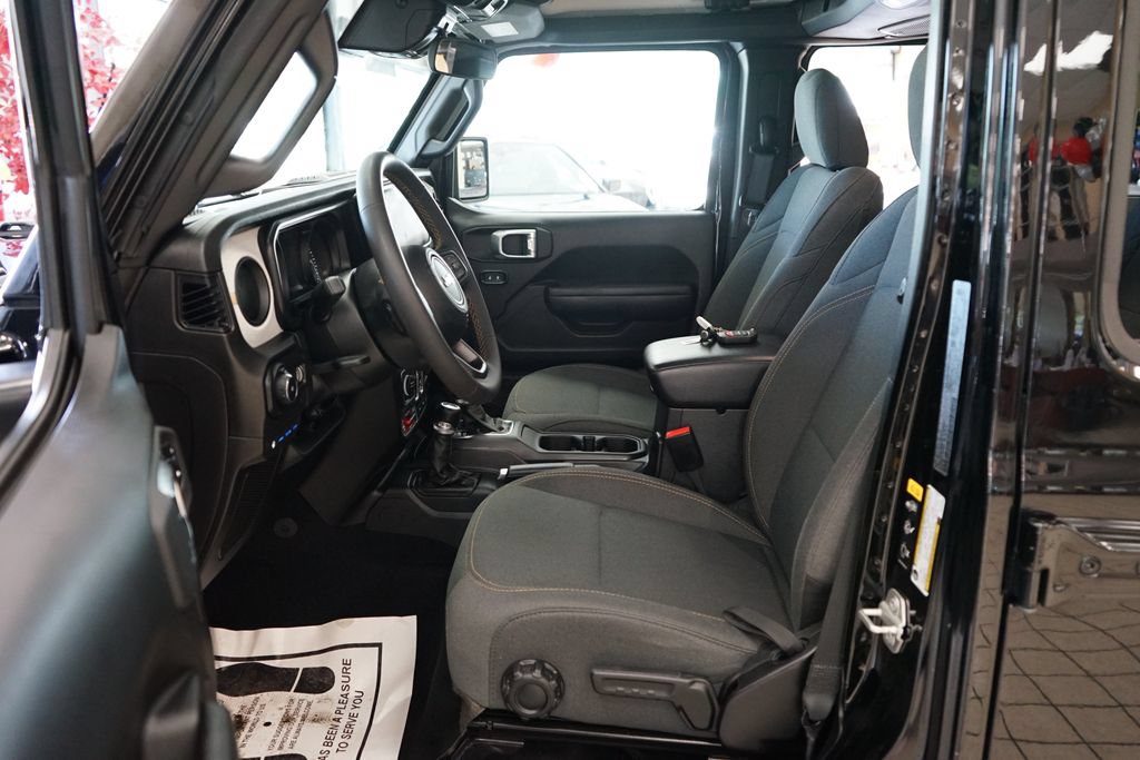 Used 2024 Jeep Wrangler Unlimited AWD/4WD image 27