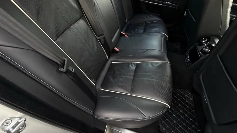 Used 2016 Jaguar XJ R-Sport RWD image 24