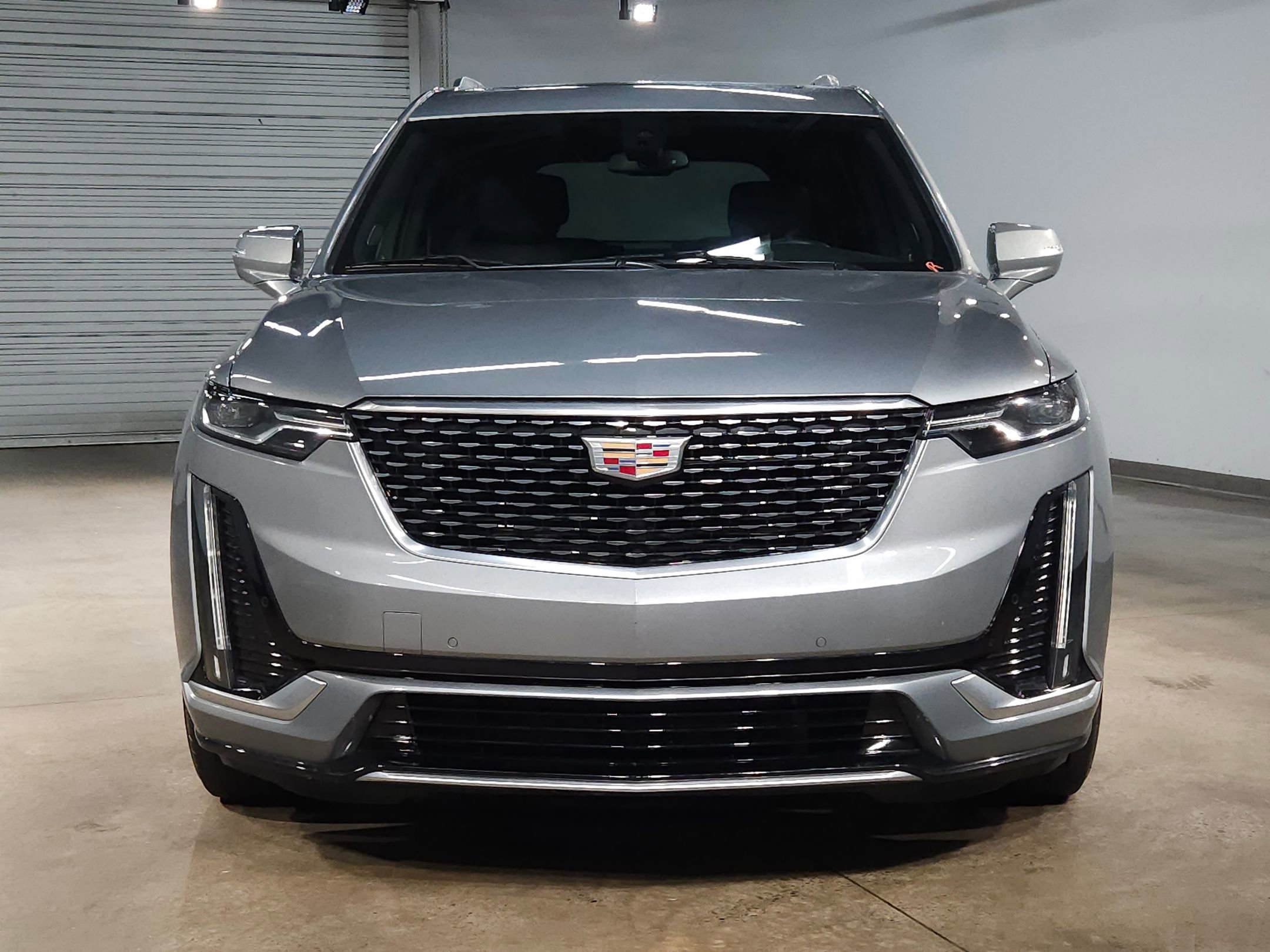 Used 2025 Cadillac XT6 Premium Luxury image 2