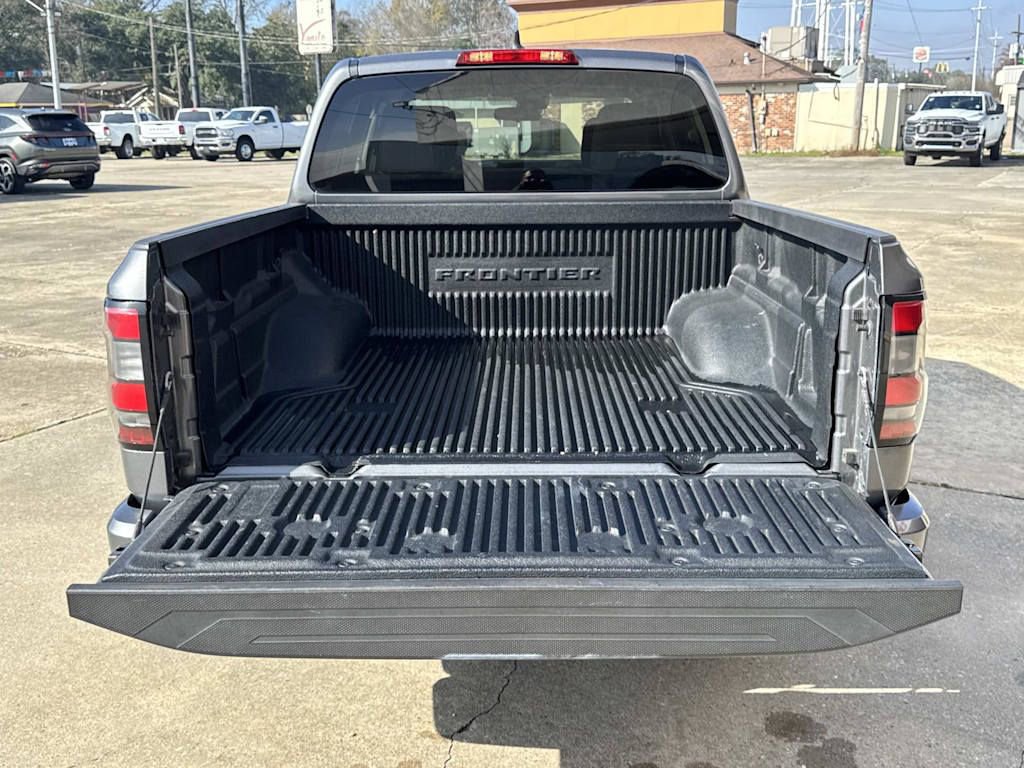 Used 2023 Nissan Frontier SV image 7