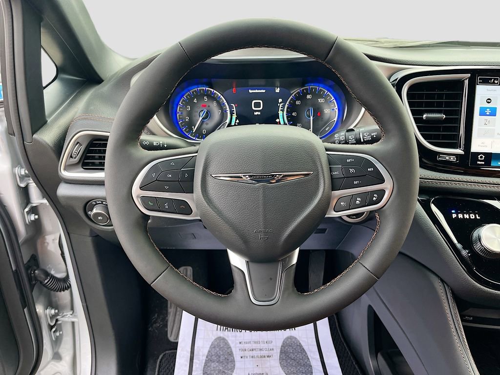 New 2026 Chrysler Pacifica Pinnacle FWD image 11