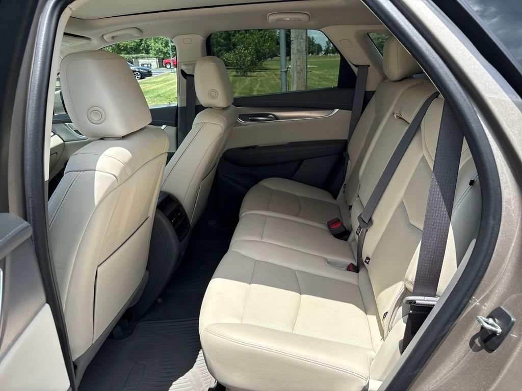 Certified 2022 Cadillac XT5 Premium Luxury w/ Technology Package AWD/4WD image 17