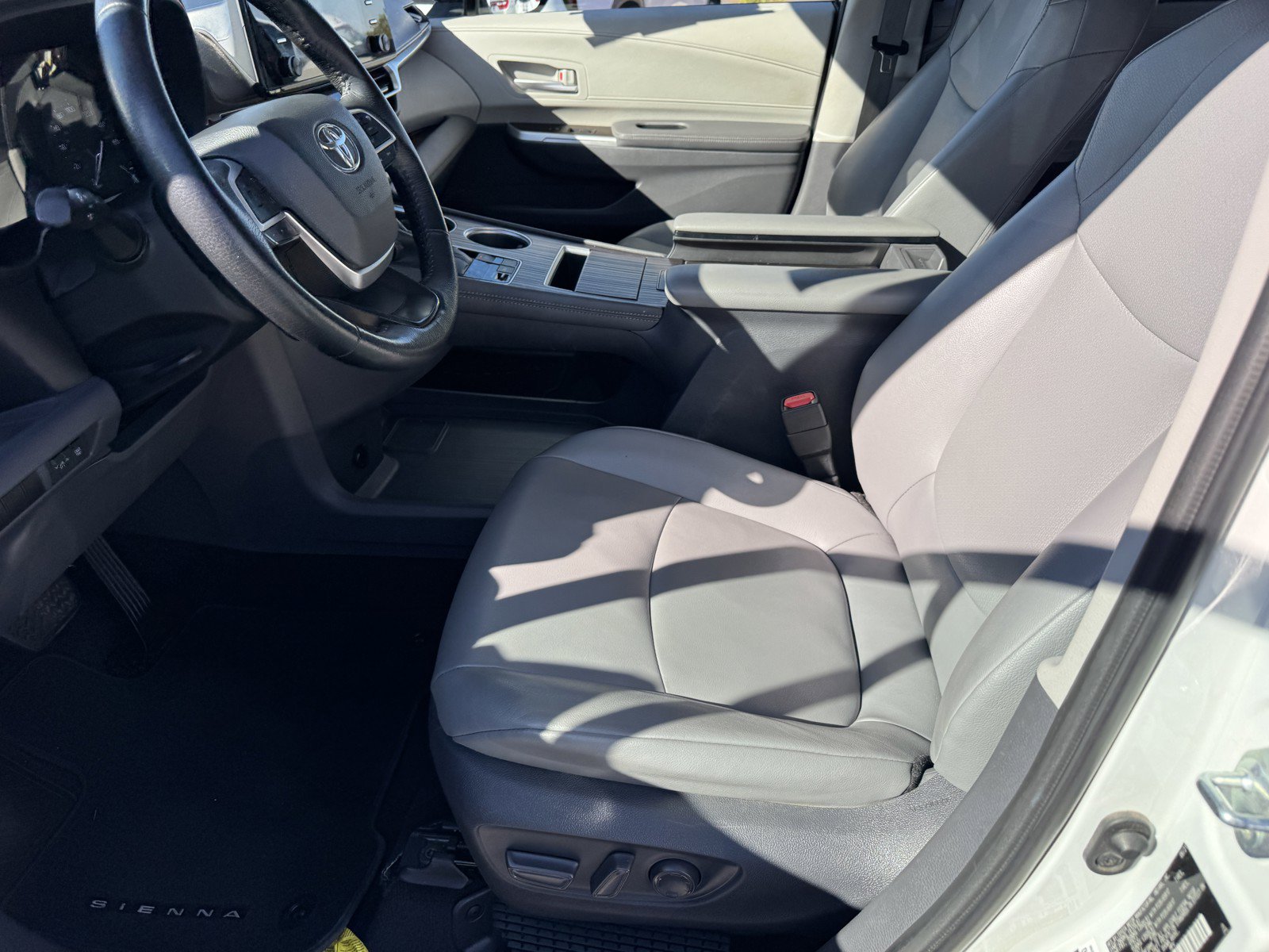 Used 2021 Toyota Sienna XLE w/ XLE Plus Package AWD/4WD image 16
