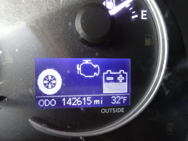 Used 2011 Lexus CT 200h Premium w/ Premium Audio Pkg FWD image 18