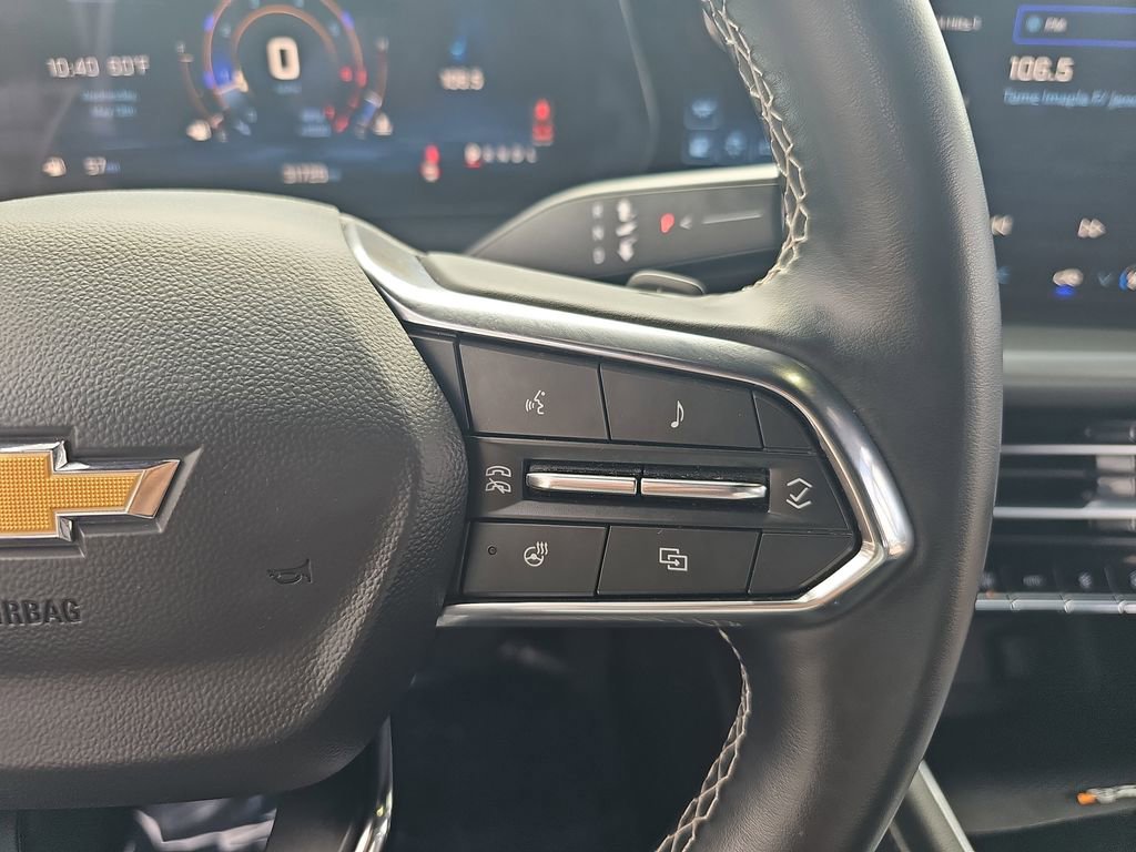 Used 2025 Chevrolet Traverse LT FWD image 19