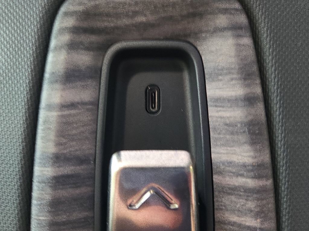 Used 2022 Rivian R1S Launch Edition AWD/4WD image 49