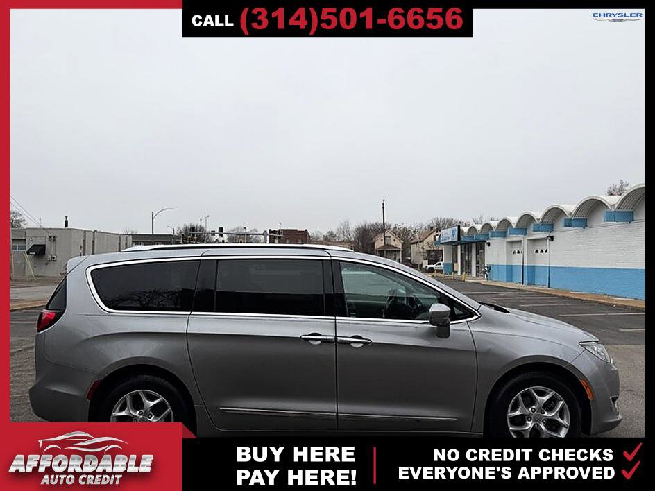 Used 2017 Chrysler Pacifica Touring-L Plus FWD image 6