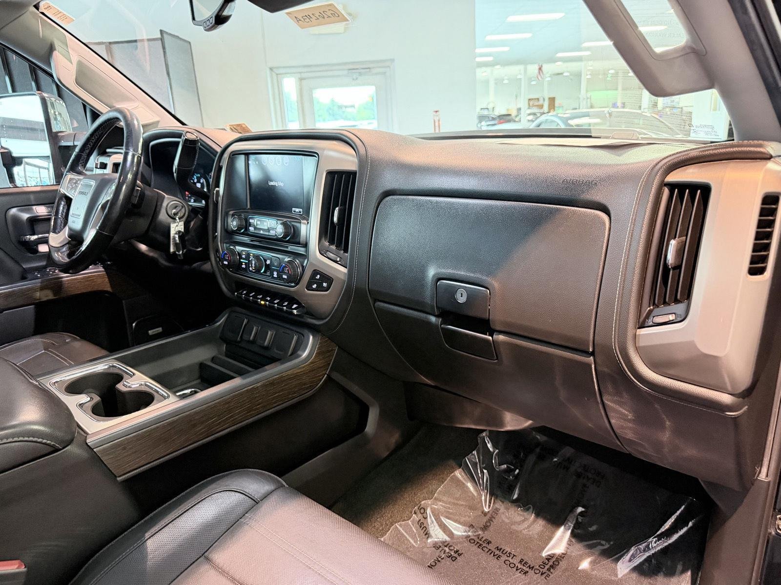 Used 2018 GMC Sierra 2500 Denali w/ Duramax Plus Package AWD/4WD image 31
