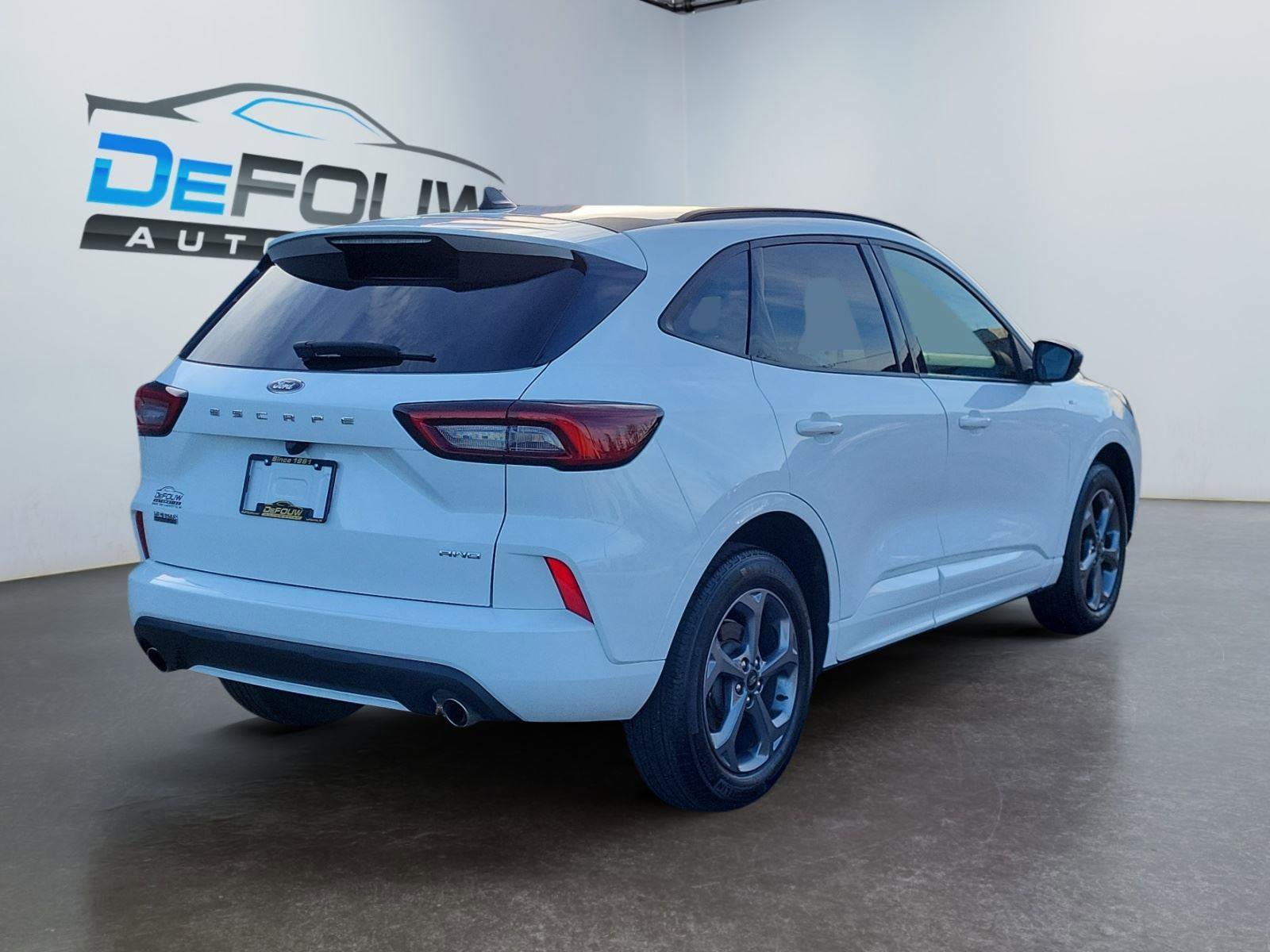 Used 2023 Ford Escape ST-Line image 3