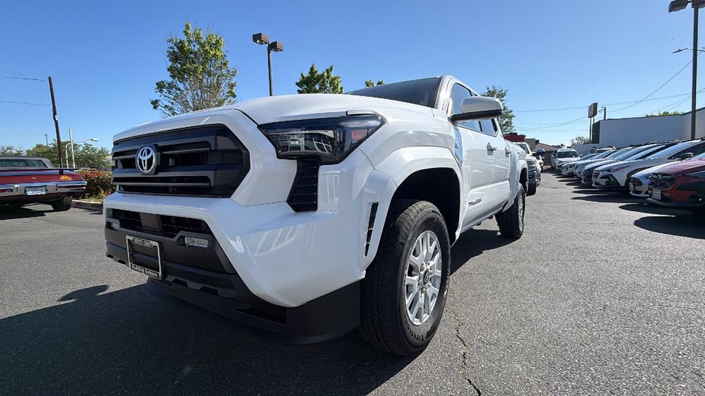 Used 2026 Toyota Tacoma SR5 AWD/4WD image 9