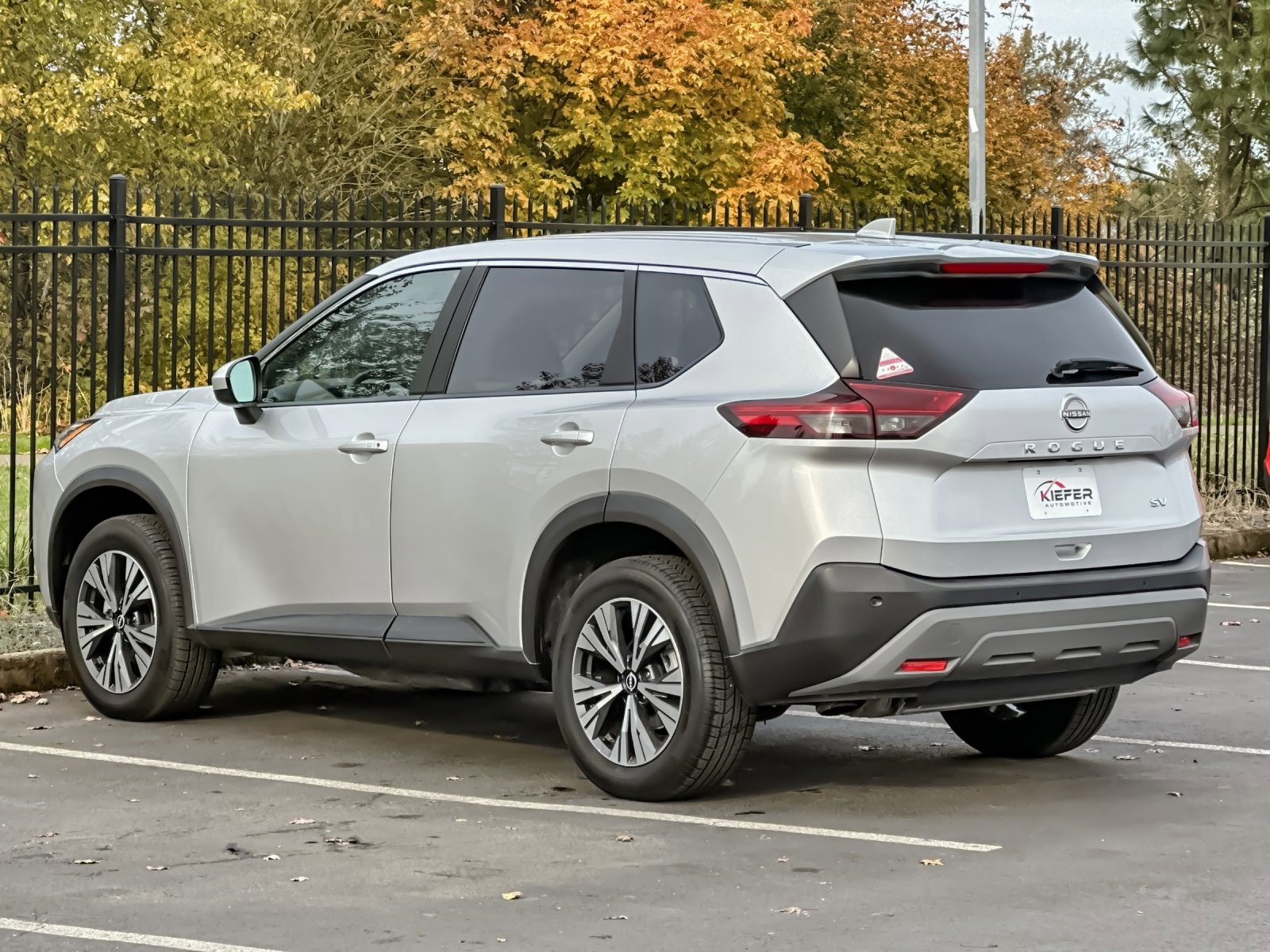 Used 2023 Nissan Rogue SV image 6
