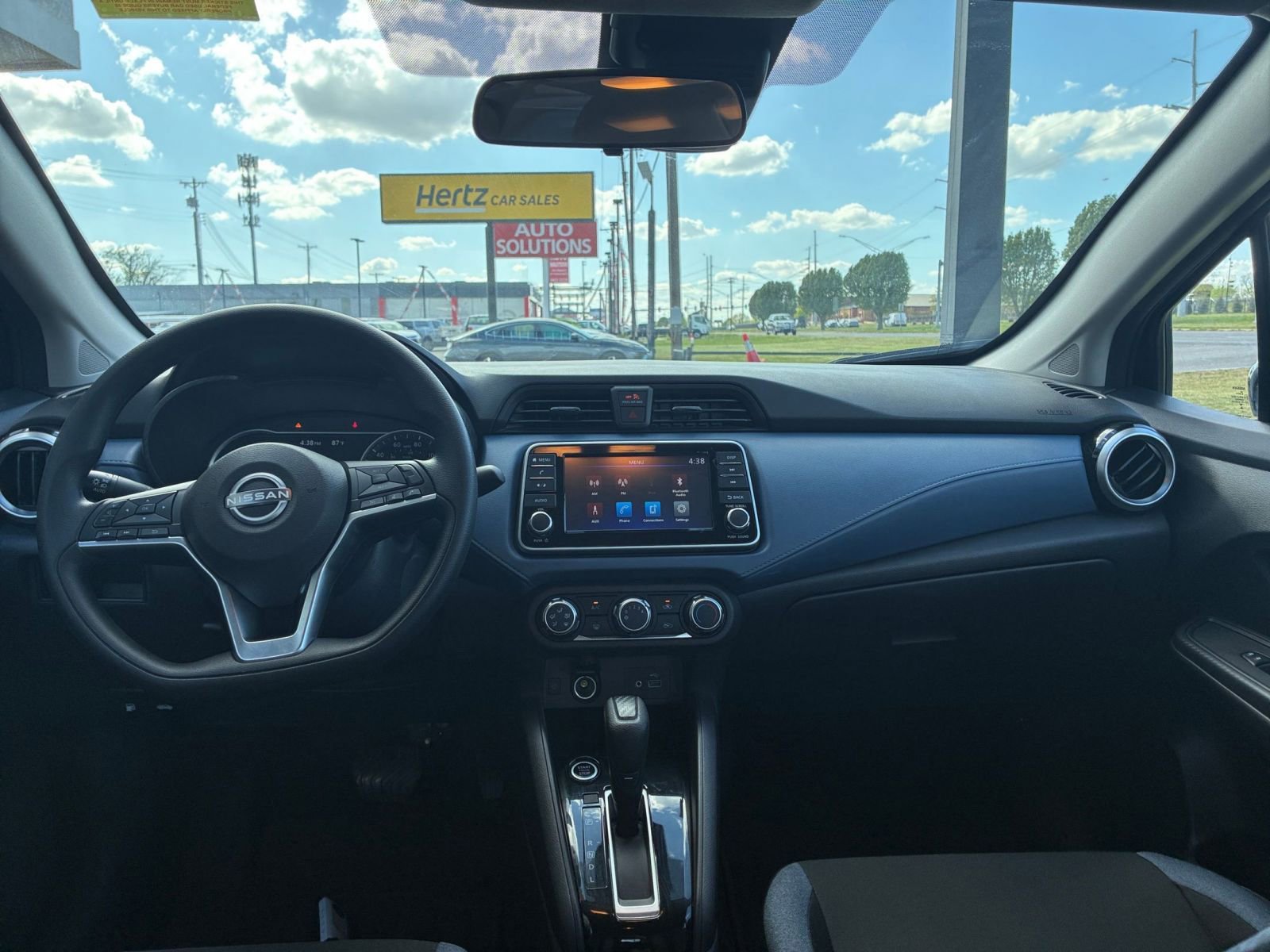 Used 2025 Nissan Versa SV image 31