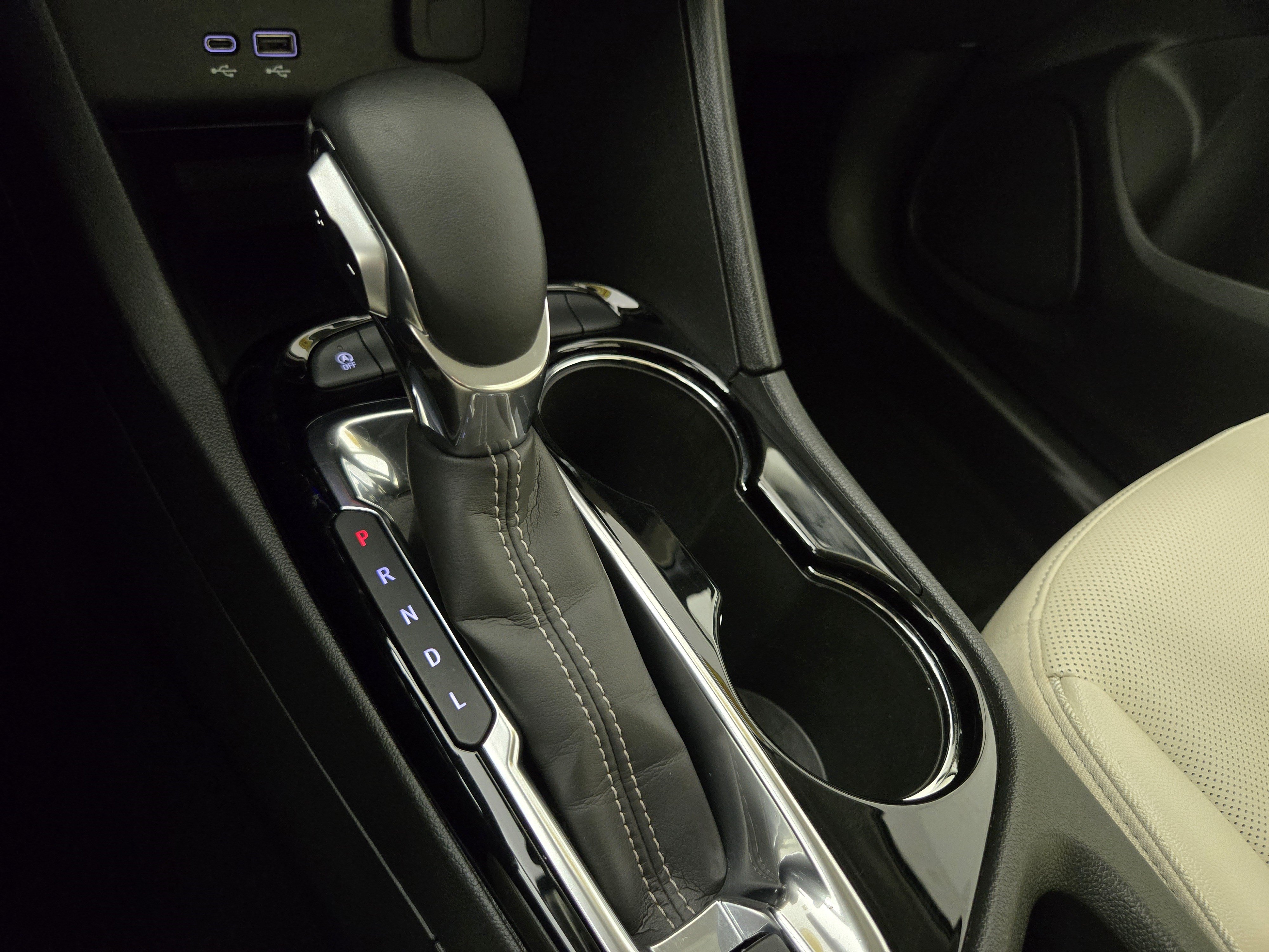 Used 2024 Buick Encore GX Sport Touring FWD image 23