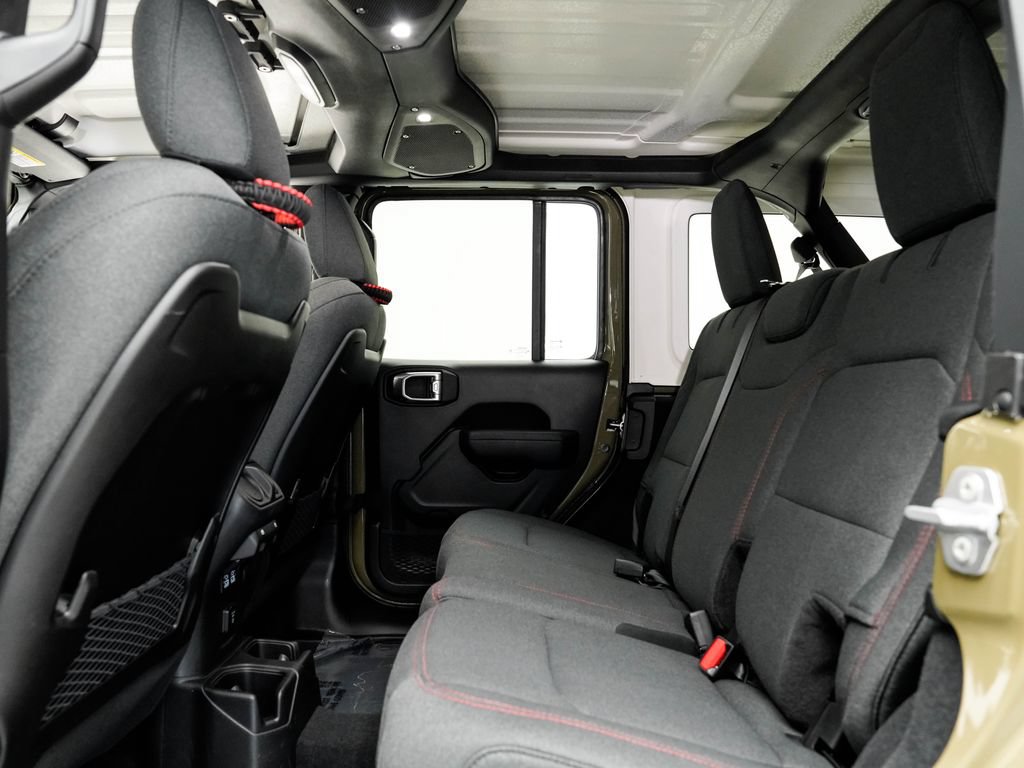 Used 2025 Jeep Wrangler Unlimited Rubicon w/ Convenience Group AWD/4WD image 26