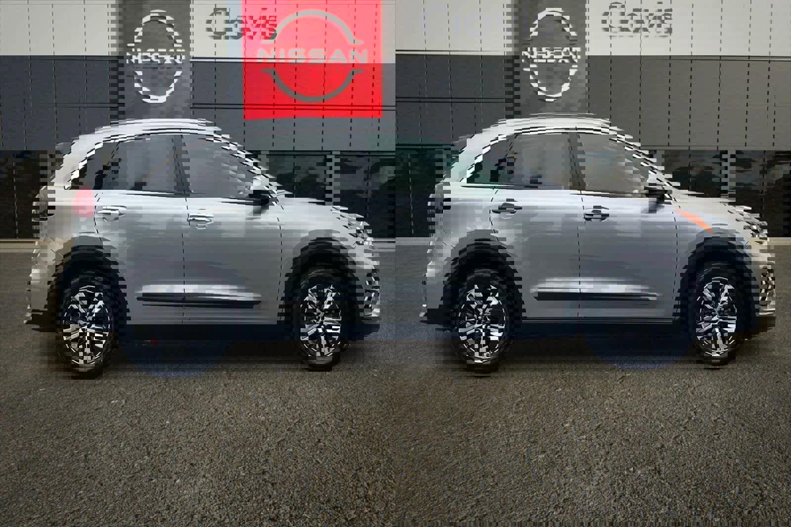 Used 2022 Kia Niro LXS image 9