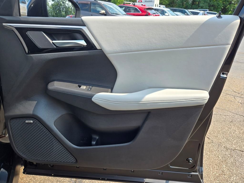 New 2025 Mitsubishi Outlander SE image 6