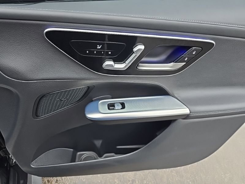 Used 2024 Mercedes-Benz GLC 300 4MATIC image 30