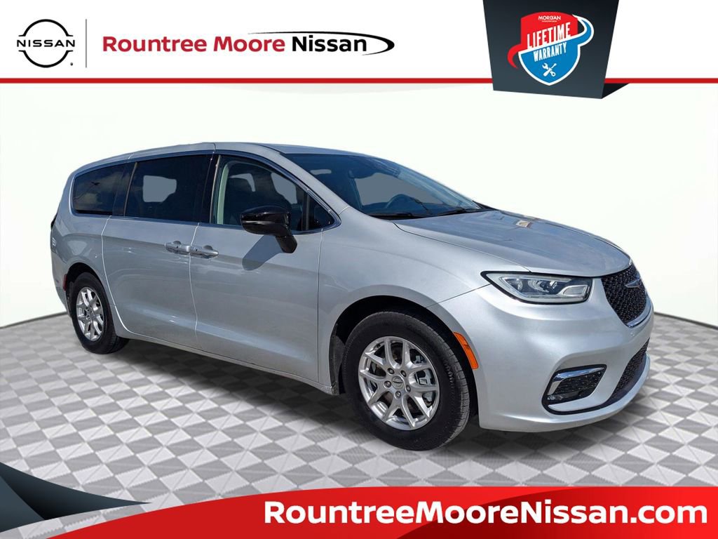 Used 2024 Chrysler Pacifica Touring-L image 1
